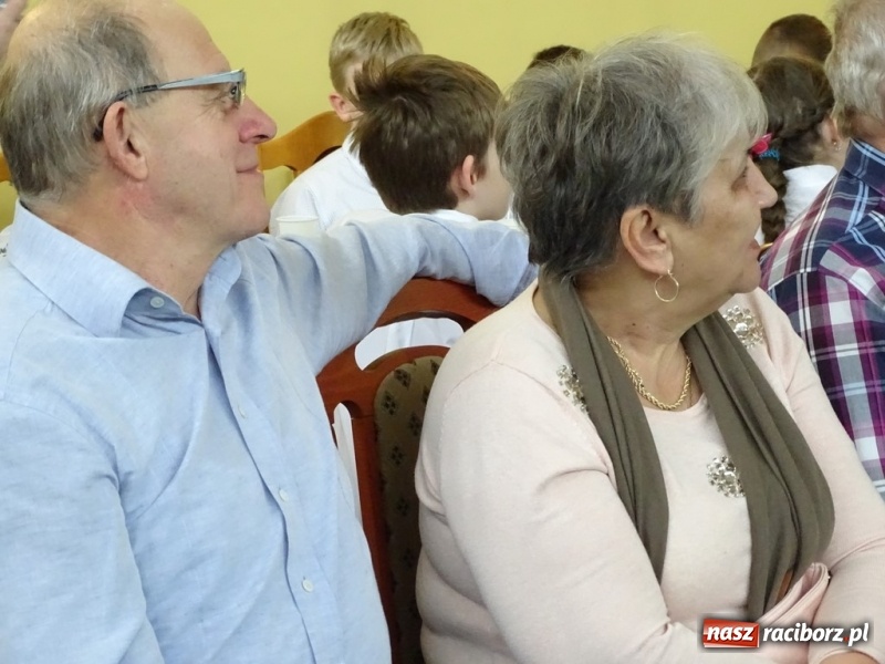 Zdjęcie w galerii na portalu naszraciborz.pl: Światowy pokaz mody w Kobyli wiadomości z regionu