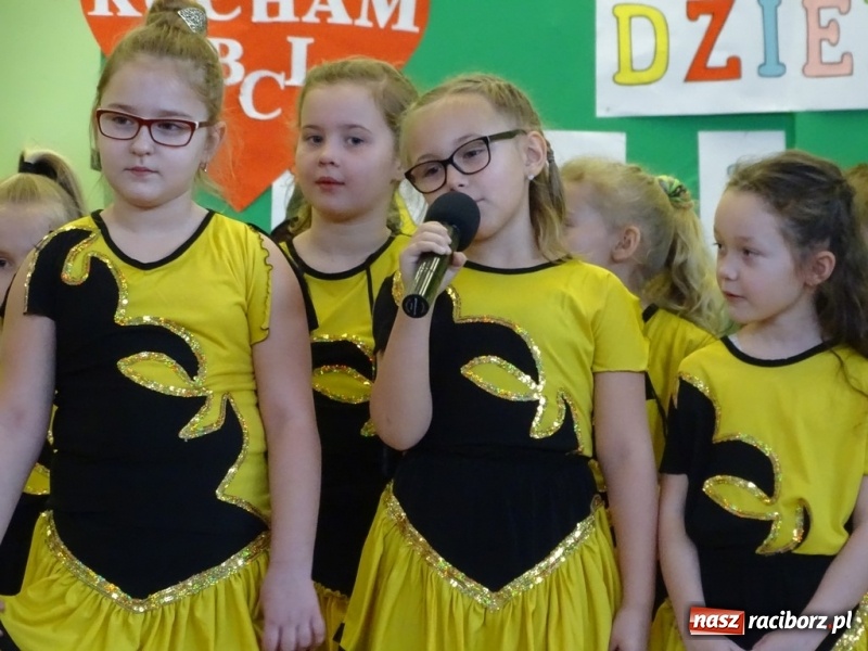 Zdjęcie w galerii na portalu naszraciborz.pl: Światowy pokaz mody w Kobyli wiadomości z regionu