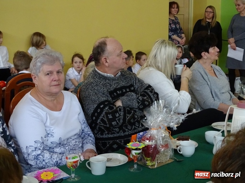 Zdjęcie w galerii na portalu naszraciborz.pl: Światowy pokaz mody w Kobyli wiadomości z regionu