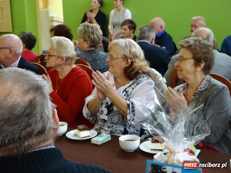 Zdjęcie w galerii na portalu naszraciborz.pl: Światowy pokaz mody w Kobyli wiadomości z regionu