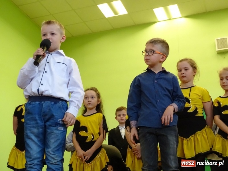 Zdjęcie w galerii na portalu naszraciborz.pl: Światowy pokaz mody w Kobyli wiadomości z regionu