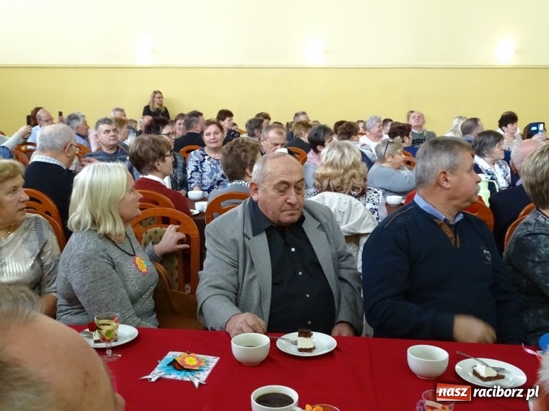 Zdjęcie w galerii na portalu naszraciborz.pl: Światowy pokaz mody w Kobyli wiadomości z regionu