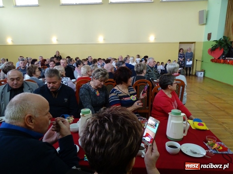 Zdjęcie w galerii na portalu naszraciborz.pl: Światowy pokaz mody w Kobyli wiadomości z regionu