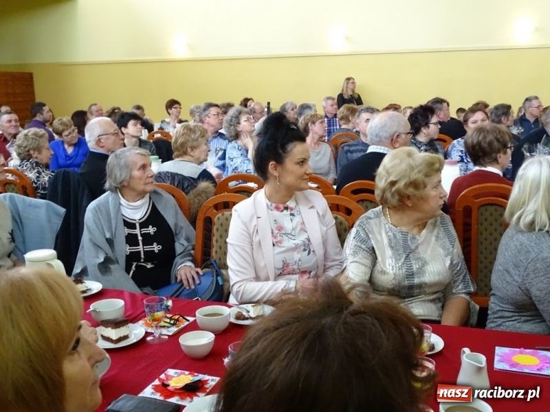 Zdjęcie w galerii na portalu naszraciborz.pl: Światowy pokaz mody w Kobyli wiadomości z regionu