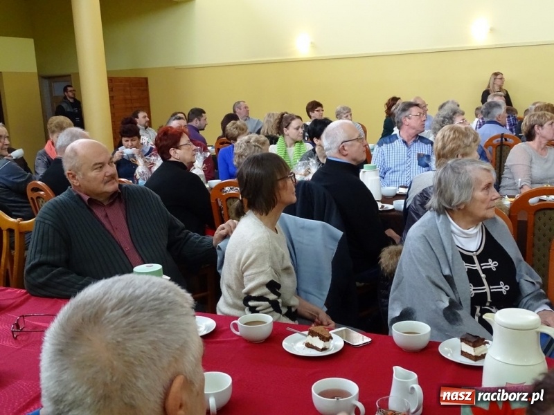 Zdjęcie w galerii na portalu naszraciborz.pl: Światowy pokaz mody w Kobyli wiadomości z regionu