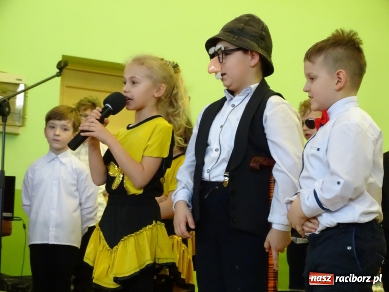 Zdjęcie w galerii na portalu naszraciborz.pl: Światowy pokaz mody w Kobyli wiadomości z regionu