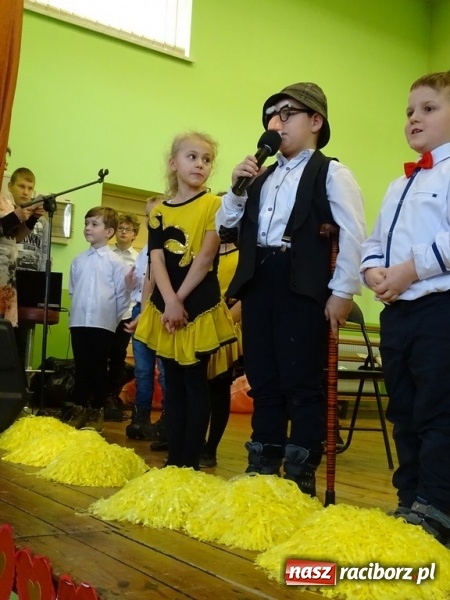 Zdjęcie w galerii na portalu naszraciborz.pl: Światowy pokaz mody w Kobyli wiadomości z regionu