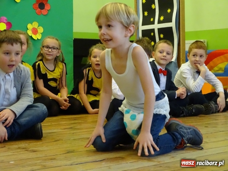 Zdjęcie w galerii na portalu naszraciborz.pl: Światowy pokaz mody w Kobyli wiadomości z regionu