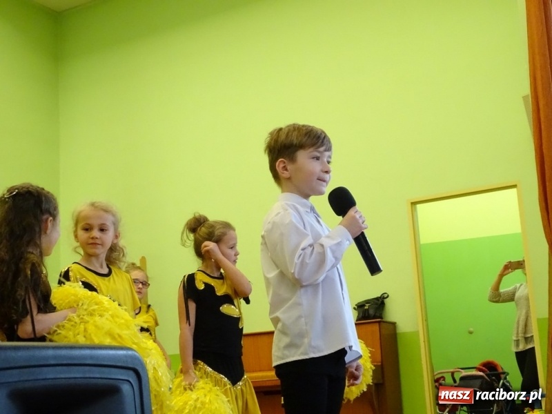 Zdjęcie w galerii na portalu naszraciborz.pl: Światowy pokaz mody w Kobyli wiadomości z regionu