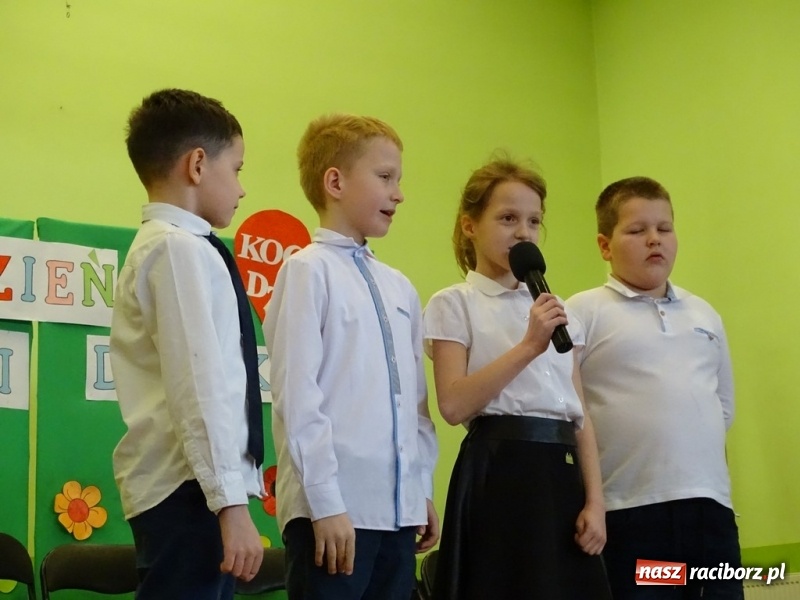 Zdjęcie w galerii na portalu naszraciborz.pl: Światowy pokaz mody w Kobyli wiadomości z regionu