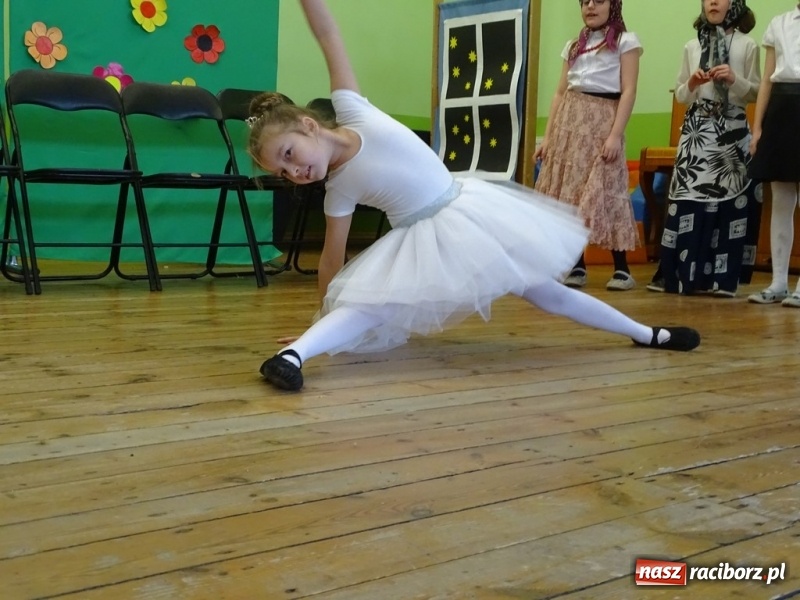 Zdjęcie w galerii na portalu naszraciborz.pl: Światowy pokaz mody w Kobyli wiadomości z regionu