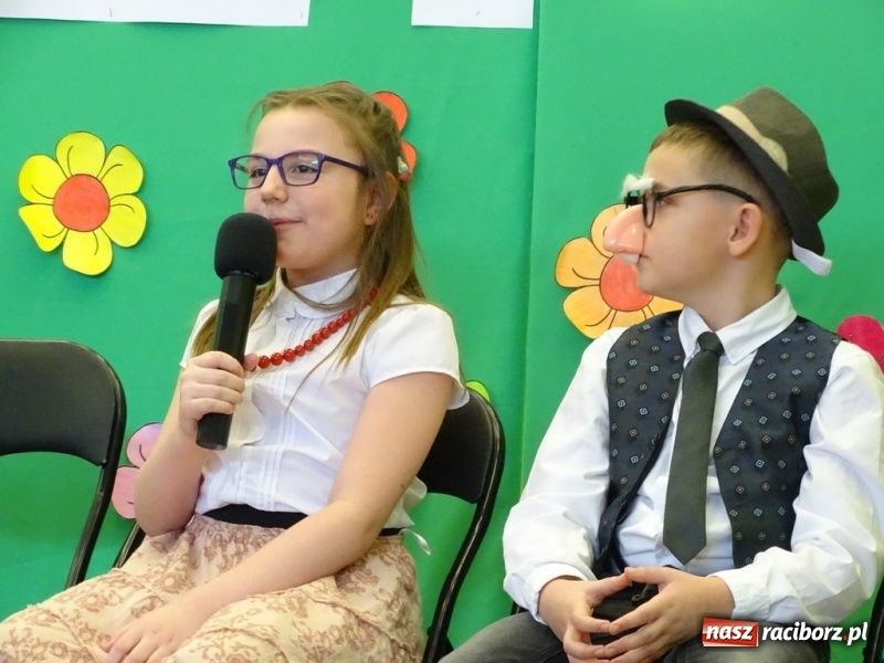 Zdjęcie w galerii na portalu naszraciborz.pl: Światowy pokaz mody w Kobyli wiadomości z regionu