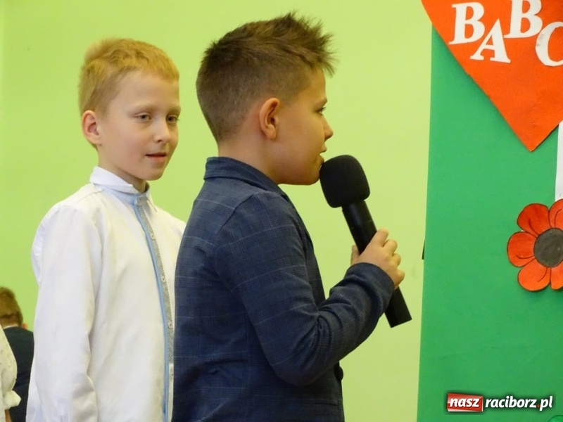 Zdjęcie w galerii na portalu naszraciborz.pl: Światowy pokaz mody w Kobyli wiadomości z regionu