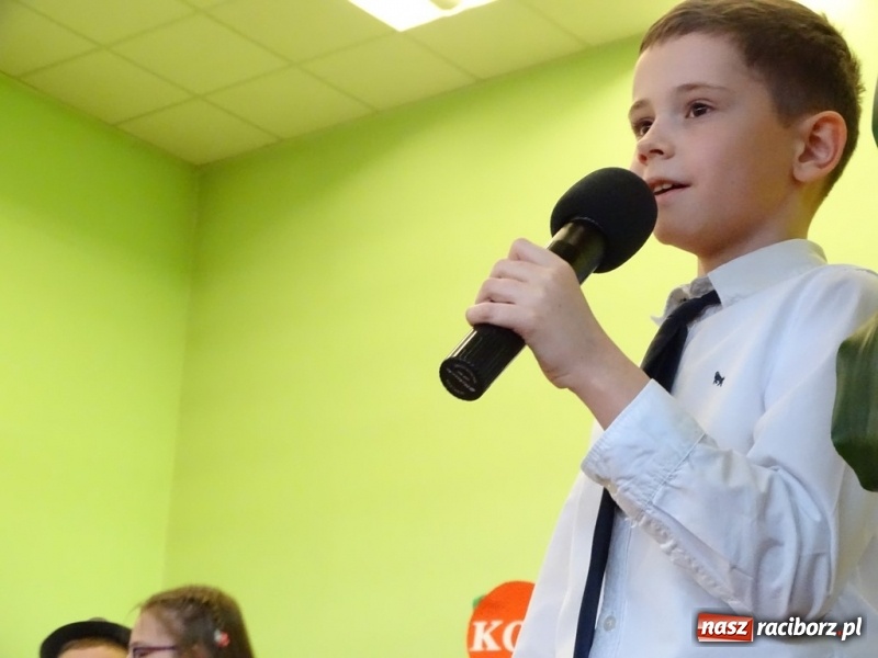 Zdjęcie w galerii na portalu naszraciborz.pl: Światowy pokaz mody w Kobyli wiadomości z regionu