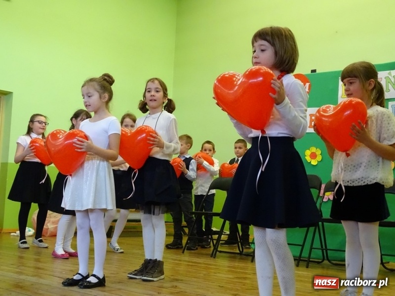 Zdjęcie w galerii na portalu naszraciborz.pl: Światowy pokaz mody w Kobyli wiadomości z regionu