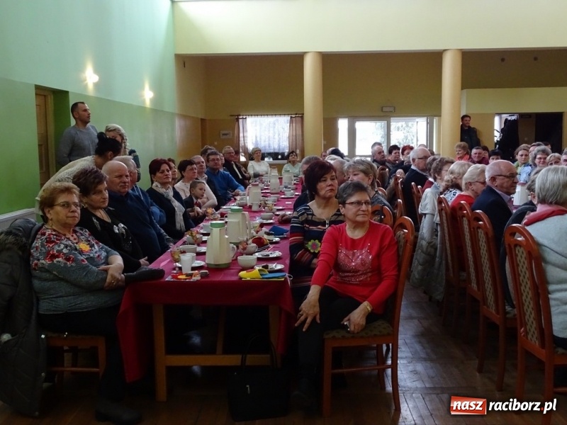 Zdjęcie w galerii na portalu naszraciborz.pl: Światowy pokaz mody w Kobyli wiadomości z regionu