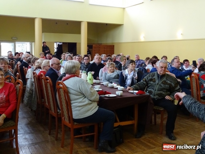 Zdjęcie w galerii na portalu naszraciborz.pl: Światowy pokaz mody w Kobyli wiadomości z regionu