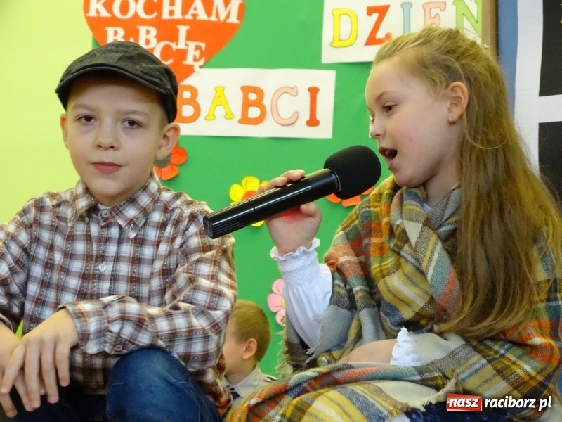 Zdjęcie w galerii na portalu naszraciborz.pl: Światowy pokaz mody w Kobyli wiadomości z regionu