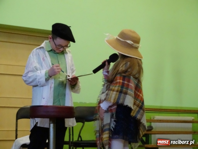 Zdjęcie w galerii na portalu naszraciborz.pl: Światowy pokaz mody w Kobyli wiadomości z regionu