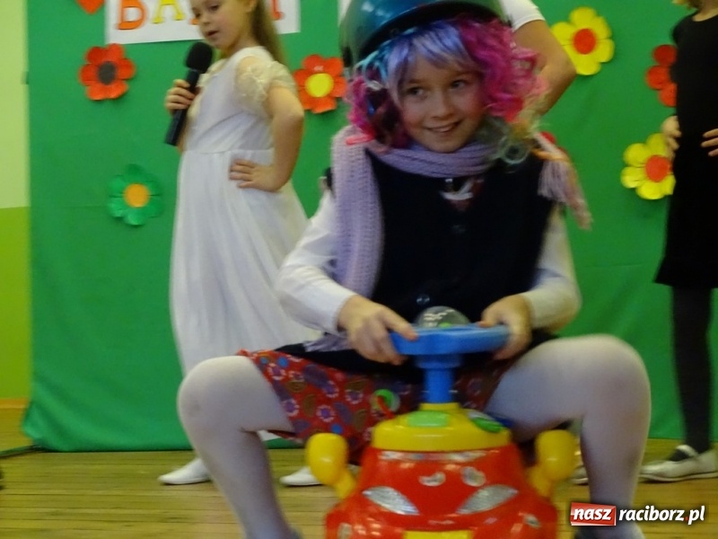 Zdjęcie w galerii na portalu naszraciborz.pl: Światowy pokaz mody w Kobyli wiadomości z regionu