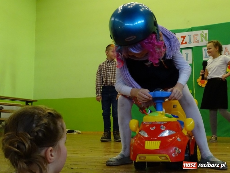 Zdjęcie w galerii na portalu naszraciborz.pl: Światowy pokaz mody w Kobyli wiadomości z regionu