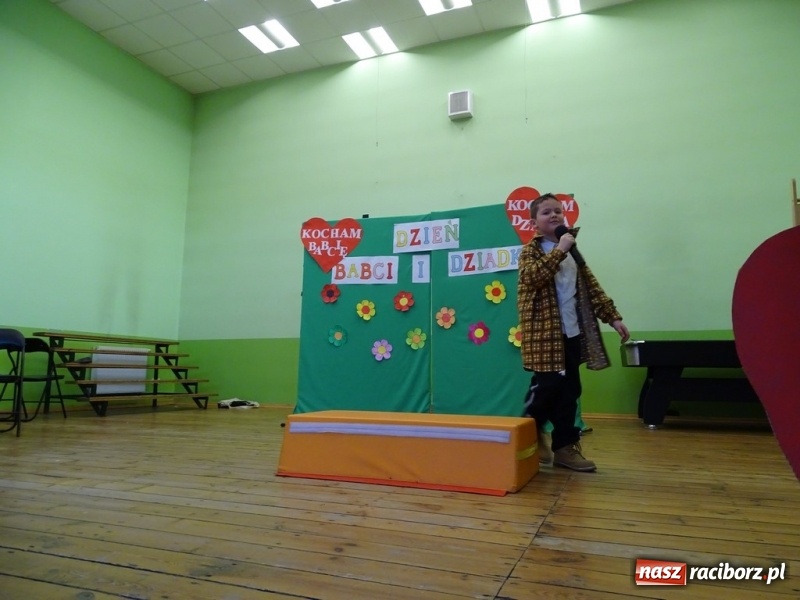 Zdjęcie w galerii na portalu naszraciborz.pl: Światowy pokaz mody w Kobyli wiadomości z regionu