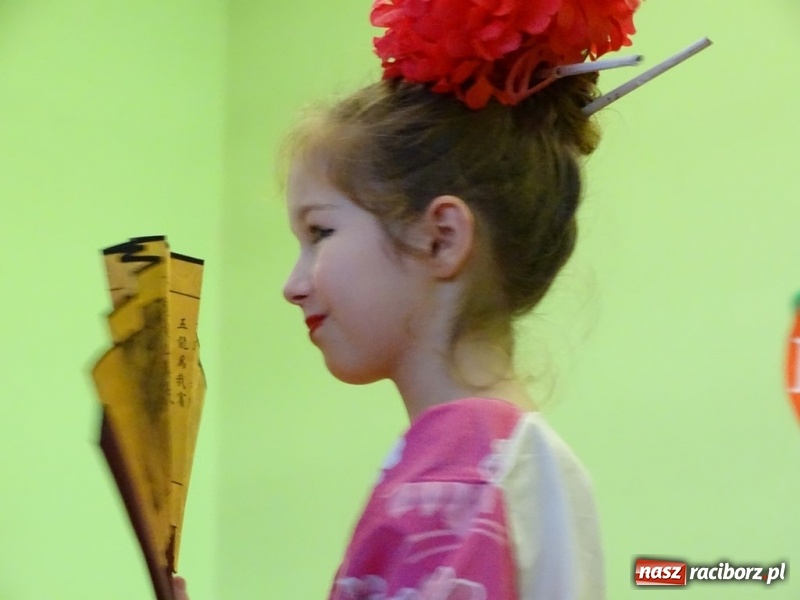 Zdjęcie w galerii na portalu naszraciborz.pl: Światowy pokaz mody w Kobyli wiadomości z regionu