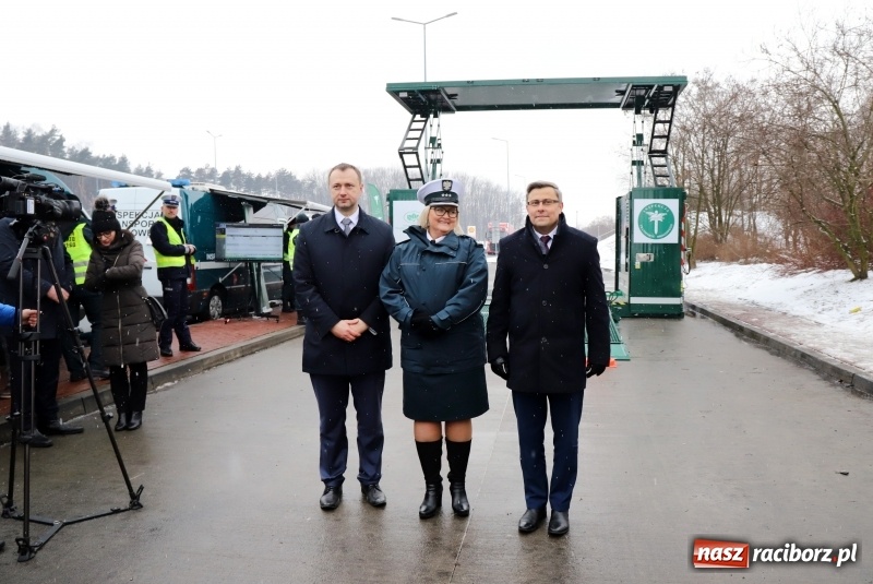 Zdjęcie w galerii na portalu naszraciborz.pl: Na śląskich drogach pojawił się zielony TRANSFORMERS FOTO i WIDEO wiadomości z regionu