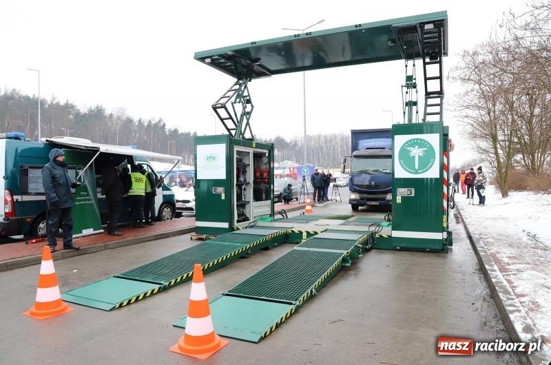 Zdjęcie w galerii na portalu naszraciborz.pl: Na śląskich drogach pojawił się zielony TRANSFORMERS FOTO i WIDEO wiadomości z regionu