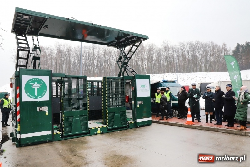 Zdjęcie w galerii na portalu naszraciborz.pl: Na śląskich drogach pojawił się zielony TRANSFORMERS FOTO i WIDEO wiadomości z regionu