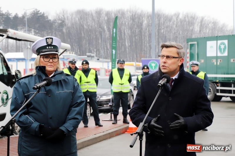 Zdjęcie w galerii na portalu naszraciborz.pl: Na śląskich drogach pojawił się zielony TRANSFORMERS FOTO i WIDEO wiadomości z regionu