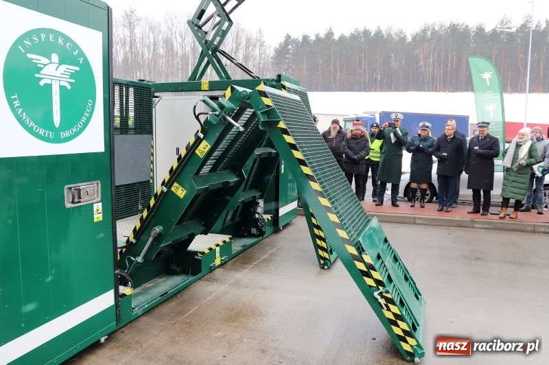 Zdjęcie w galerii na portalu naszraciborz.pl: Na śląskich drogach pojawił się zielony TRANSFORMERS FOTO i WIDEO wiadomości z regionu
