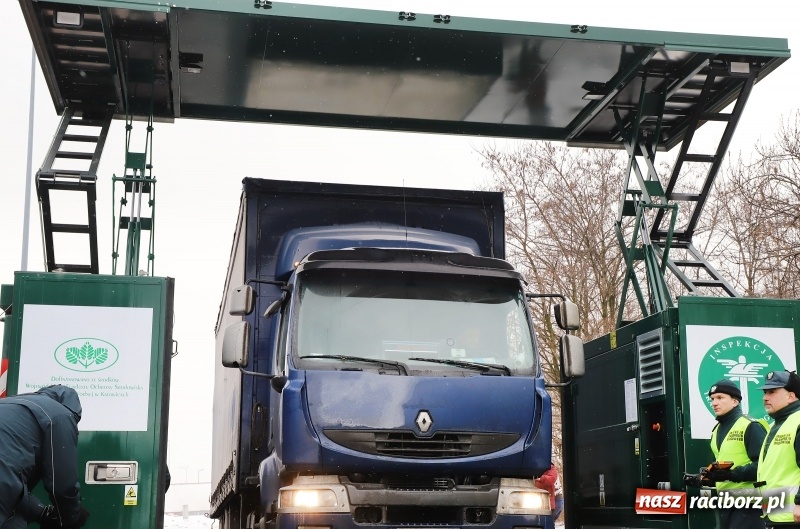 Zdjęcie w galerii na portalu naszraciborz.pl: Na śląskich drogach pojawił się zielony TRANSFORMERS FOTO i WIDEO wiadomości z regionu