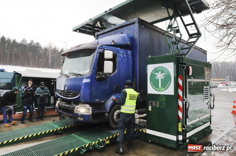 Zdjęcie w galerii na portalu naszraciborz.pl: Na śląskich drogach pojawił się zielony TRANSFORMERS FOTO i WIDEO wiadomości z regionu