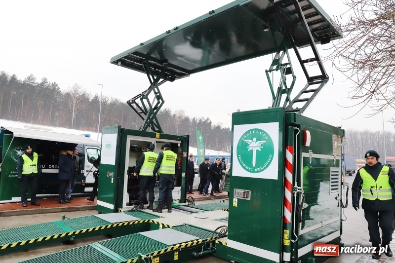 Zdjęcie w galerii na portalu naszraciborz.pl: Na śląskich drogach pojawił się zielony TRANSFORMERS FOTO i WIDEO wiadomości z regionu