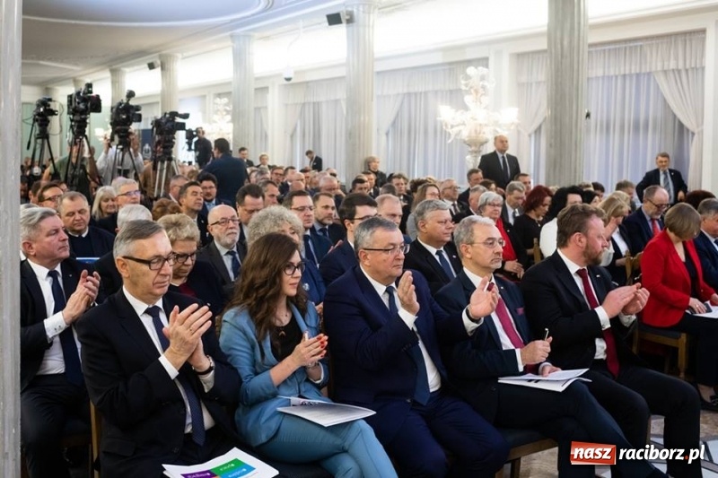 Zdjęcie w galerii na portalu naszraciborz.pl: Prezydent Raciborza na samorządowej konferencji PiS w Sejmie  wiadomości z regionu