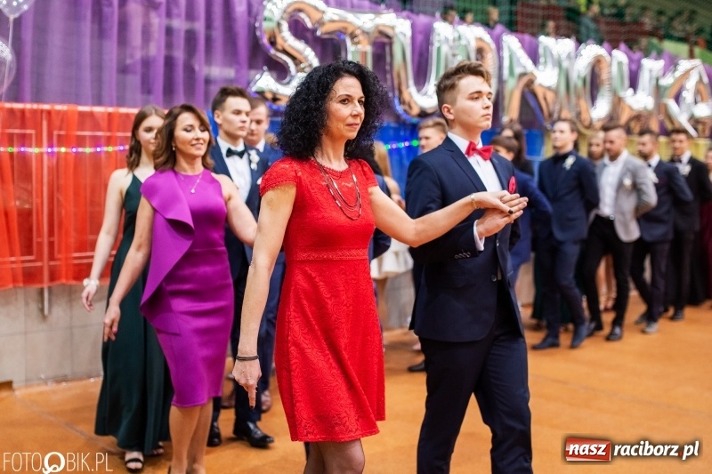 Zdjęcie w galerii na portalu naszraciborz.pl: I LO wybrało na studniówkę Arenę Rafako FOTO i WIDEO wiadomości z regionu