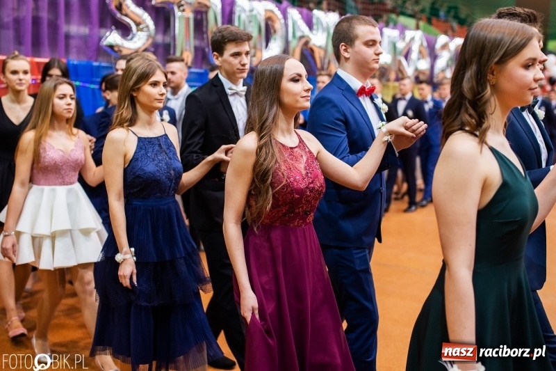 Zdjęcie w galerii na portalu naszraciborz.pl: I LO wybrało na studniówkę Arenę Rafako FOTO i WIDEO wiadomości z regionu