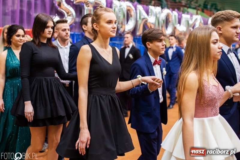 Zdjęcie w galerii na portalu naszraciborz.pl: I LO wybrało na studniówkę Arenę Rafako FOTO i WIDEO wiadomości z regionu