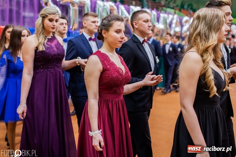 Zdjęcie w galerii na portalu naszraciborz.pl: I LO wybrało na studniówkę Arenę Rafako FOTO i WIDEO wiadomości z regionu