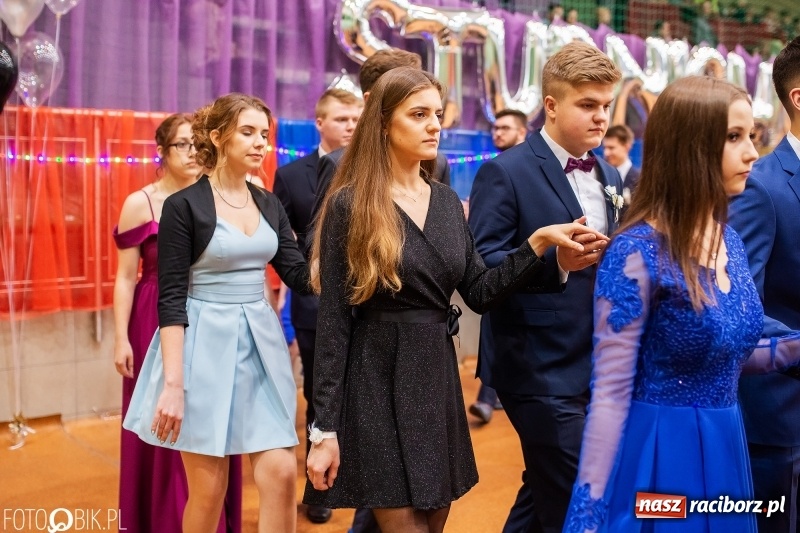 Zdjęcie w galerii na portalu naszraciborz.pl: I LO wybrało na studniówkę Arenę Rafako FOTO i WIDEO wiadomości z regionu