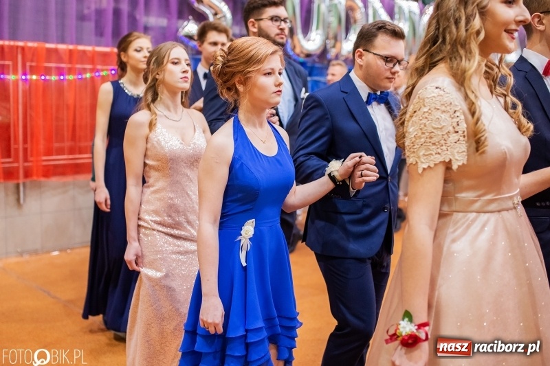 Zdjęcie w galerii na portalu naszraciborz.pl: I LO wybrało na studniówkę Arenę Rafako FOTO i WIDEO wiadomości z regionu