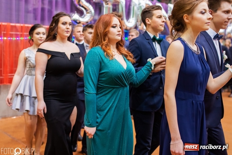 Zdjęcie w galerii na portalu naszraciborz.pl: I LO wybrało na studniówkę Arenę Rafako FOTO i WIDEO wiadomości z regionu