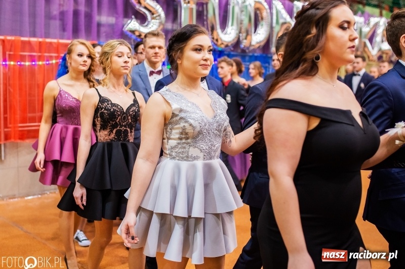 Zdjęcie w galerii na portalu naszraciborz.pl: I LO wybrało na studniówkę Arenę Rafako FOTO i WIDEO wiadomości z regionu