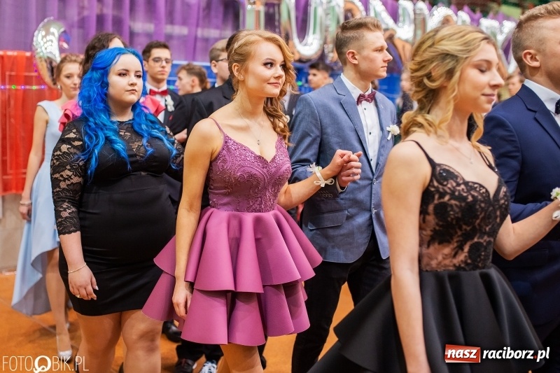 Zdjęcie w galerii na portalu naszraciborz.pl: I LO wybrało na studniówkę Arenę Rafako FOTO i WIDEO wiadomości z regionu