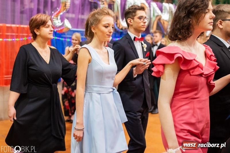 Zdjęcie w galerii na portalu naszraciborz.pl: I LO wybrało na studniówkę Arenę Rafako FOTO i WIDEO wiadomości z regionu