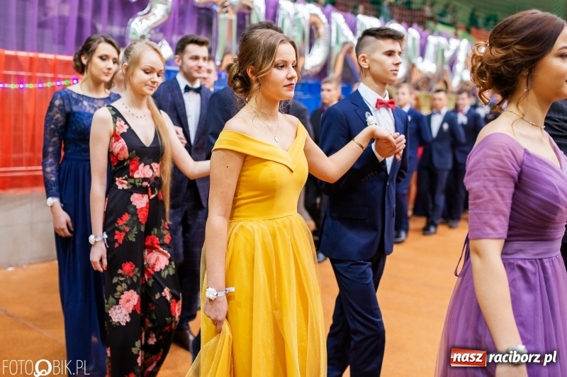 Zdjęcie w galerii na portalu naszraciborz.pl: I LO wybrało na studniówkę Arenę Rafako FOTO i WIDEO wiadomości z regionu