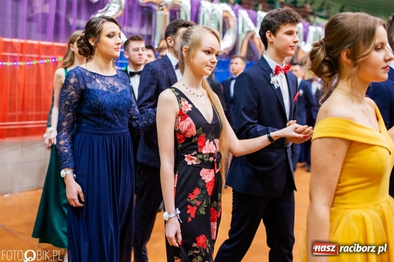 Zdjęcie w galerii na portalu naszraciborz.pl: I LO wybrało na studniówkę Arenę Rafako FOTO i WIDEO wiadomości z regionu