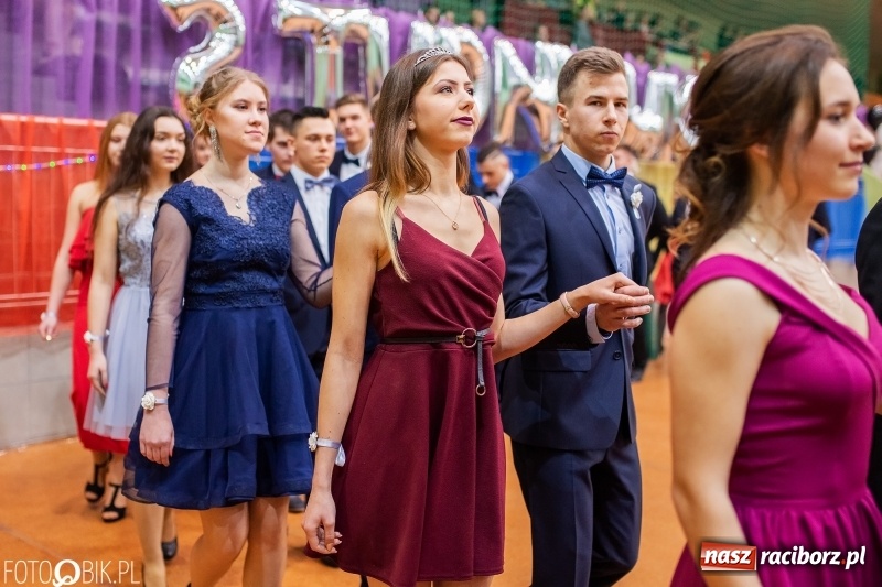 Zdjęcie w galerii na portalu naszraciborz.pl: I LO wybrało na studniówkę Arenę Rafako FOTO i WIDEO wiadomości z regionu