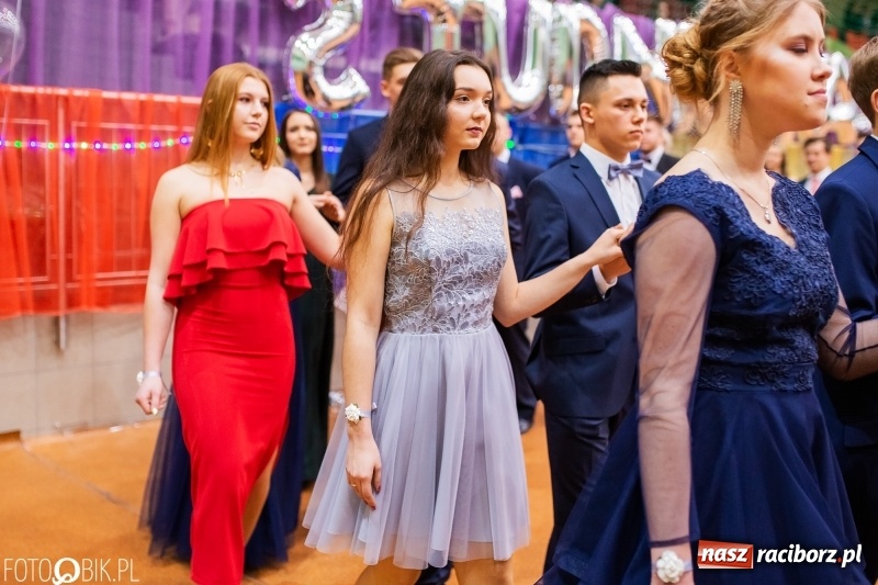 Zdjęcie w galerii na portalu naszraciborz.pl: I LO wybrało na studniówkę Arenę Rafako FOTO i WIDEO wiadomości z regionu